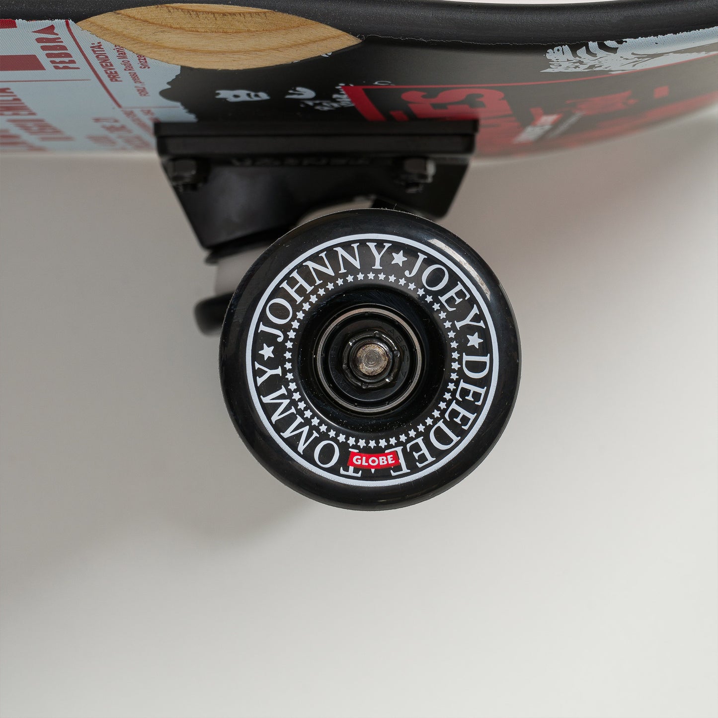 Globe x Ramones Aperture 31" Cruiserboard Hey Ho