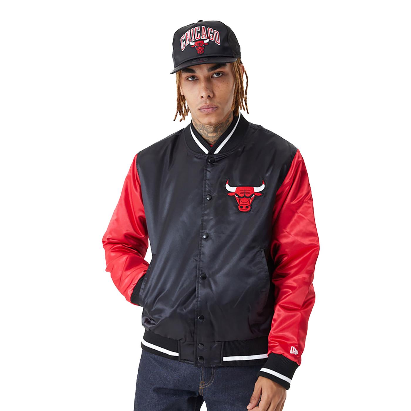 Chaqueta bomber de satén NBA de New Era, Chicago Bulls, negra y