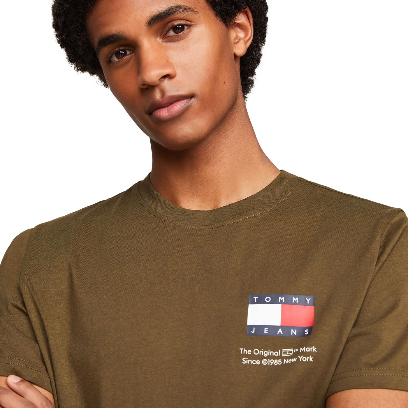 Tommy Jeans Slim Essential Flag Tee Drab Olive Green - DM0DM18263MR1