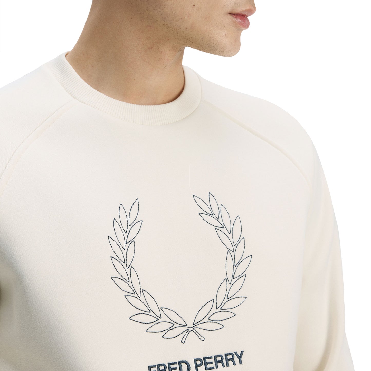 Fred Perry Outline Laurel Wreath Sweatshirt Ecru - M1769-560
