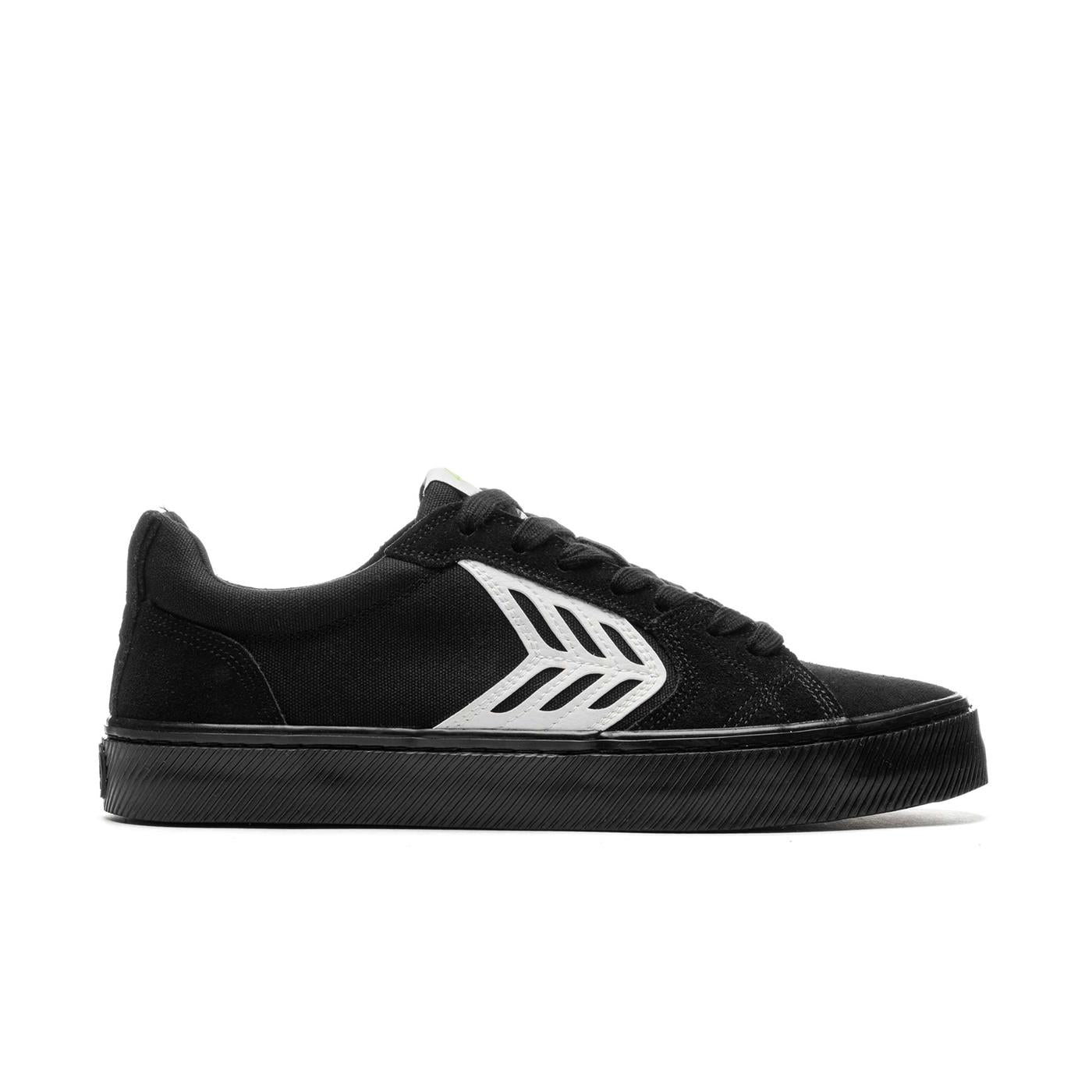 Cariuma Catiba Pro Ivory Logo All Black  - 400807B13