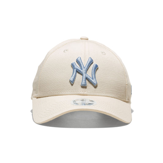 New Era Wmns League Essential 9Forty NY Yankees Light Cream  - 60595171