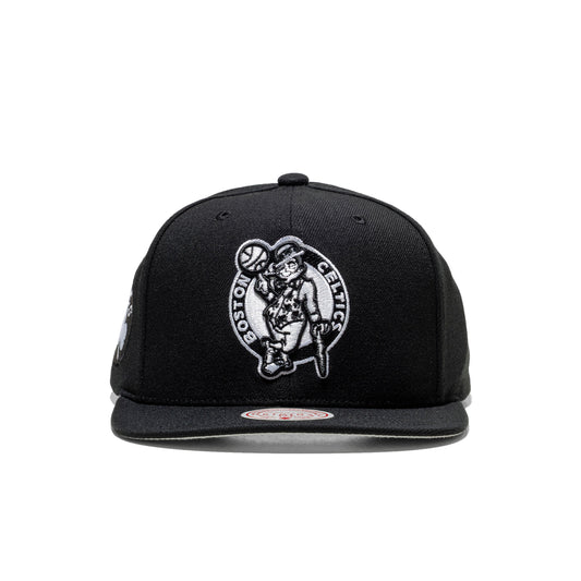 Mitchell & Ness Evergreen Black/White Snapback Celtics  - HS8547-BCEBLCK