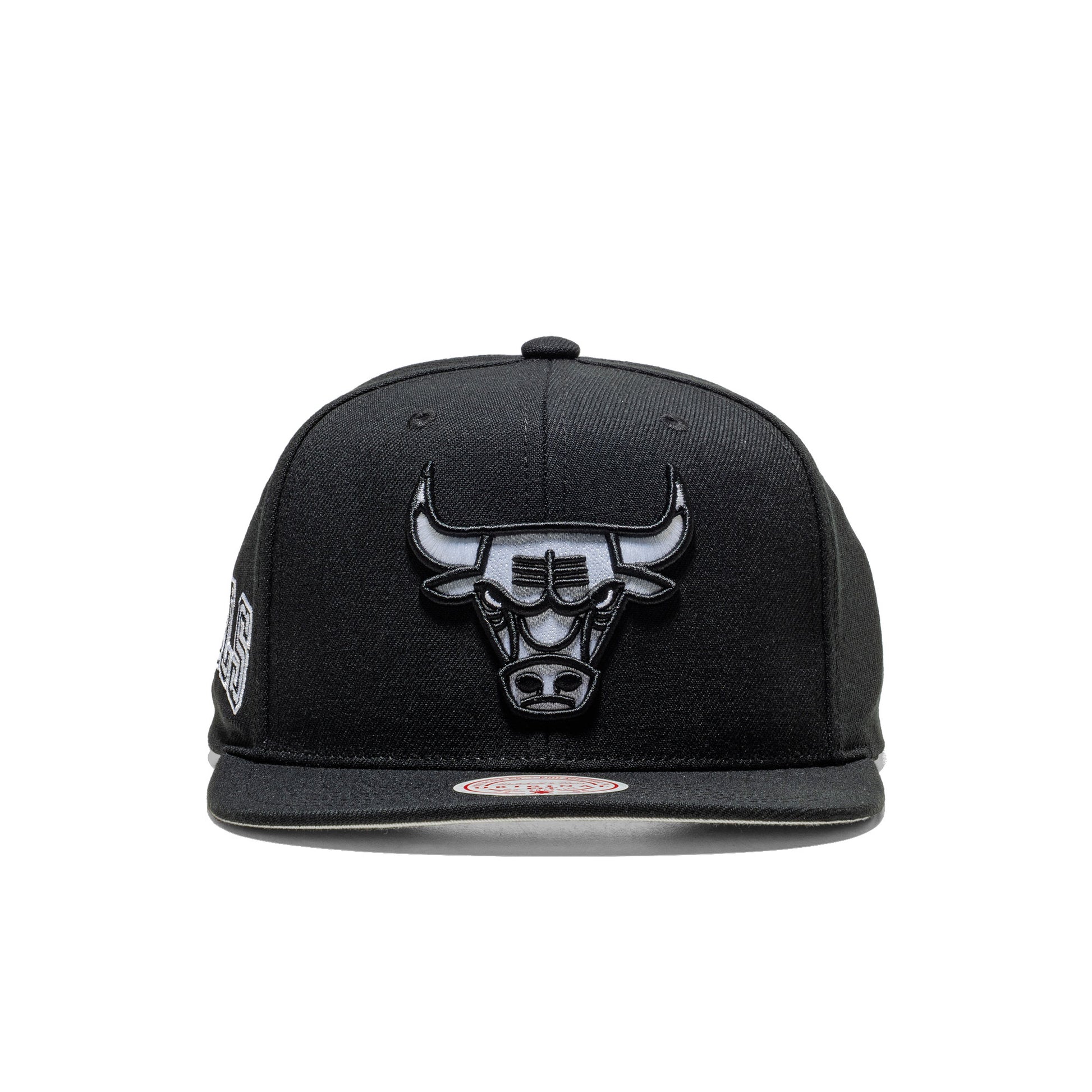 Mitchell & Ness Evergreen Black/White Snapback Bulls  - HS8547-CBUBLCK