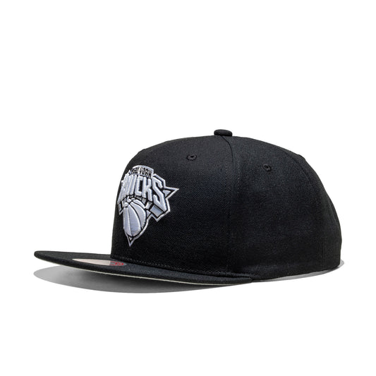 Mitchell & Ness Evergreen Black/White Snapback NY Knicks  - HS8547-NYLBLCK