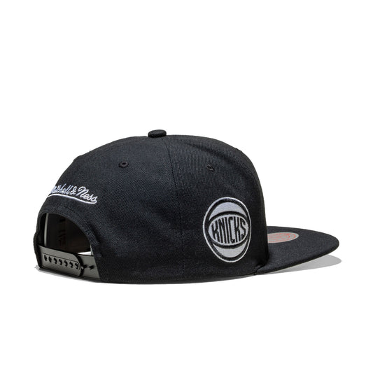 Mitchell & Ness Evergreen Black/White Snapback NY Knicks  - HS8547-NYLBLCK