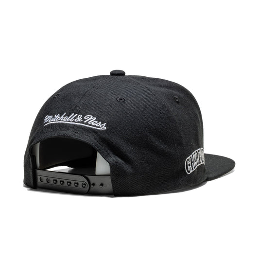 Mitchell & Ness Evergreen Black/White Snapback Hornets  - HS8549-CHOBLCK