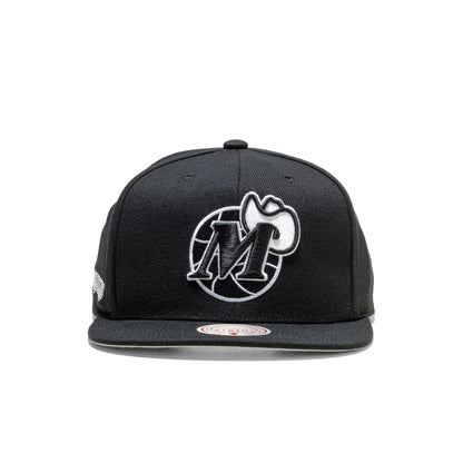 Mitchell & Ness Evergreen Black/White Snapback Mavericks  - HS8549-DMABLCK