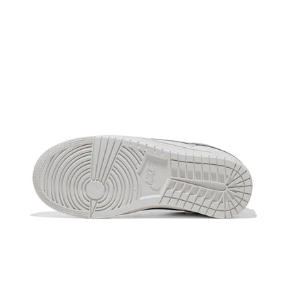 Jordan Wmns Air Jordan Skyline Low Swan/Metallic Silver  - IQ6586-101
