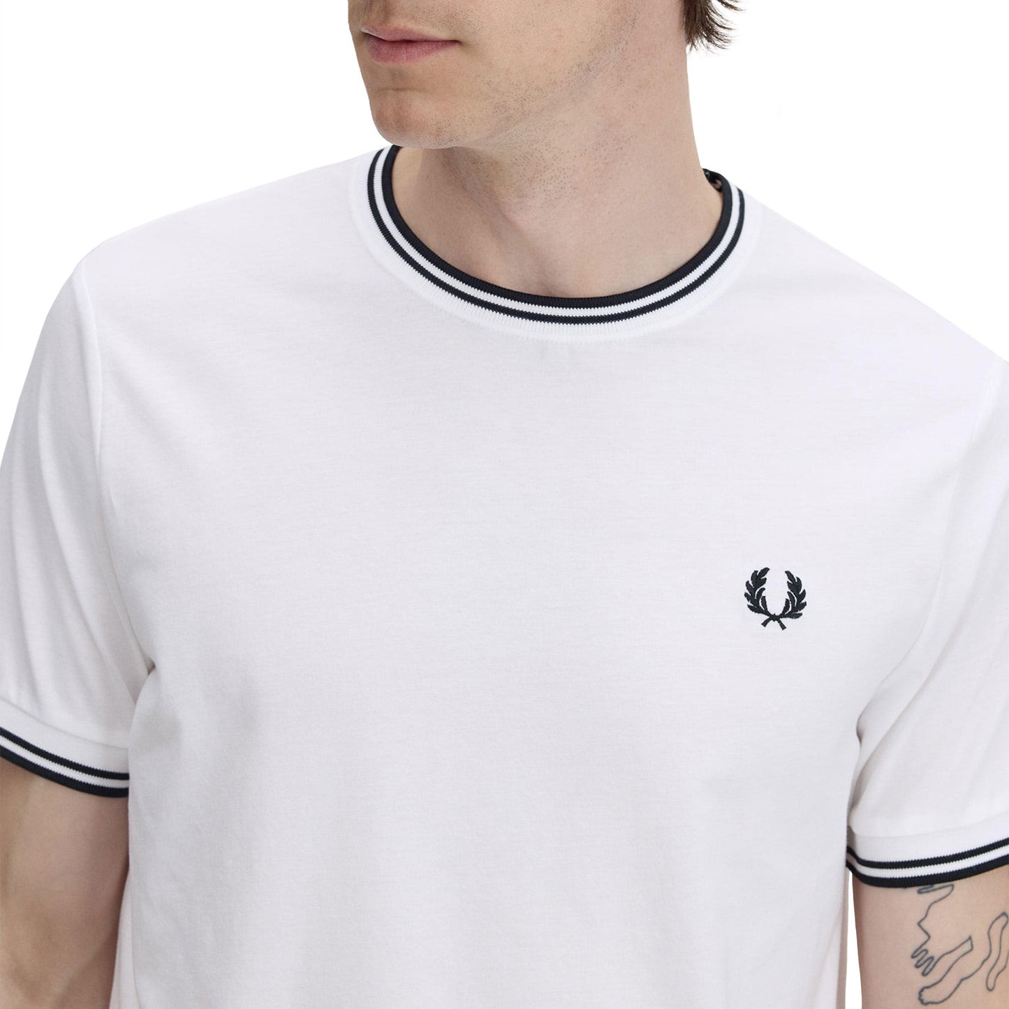 Camiseta Fred Perry con ribete doble blanca